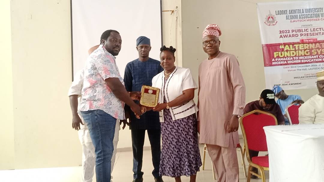 December 22, 2022 - An award winning for the Institution, Olusegun Oke Library and the Department of Library and Information Science given to the University Librarian by the LAUTECH ALUMI, LAUTECH MOTHER CHAPTER.